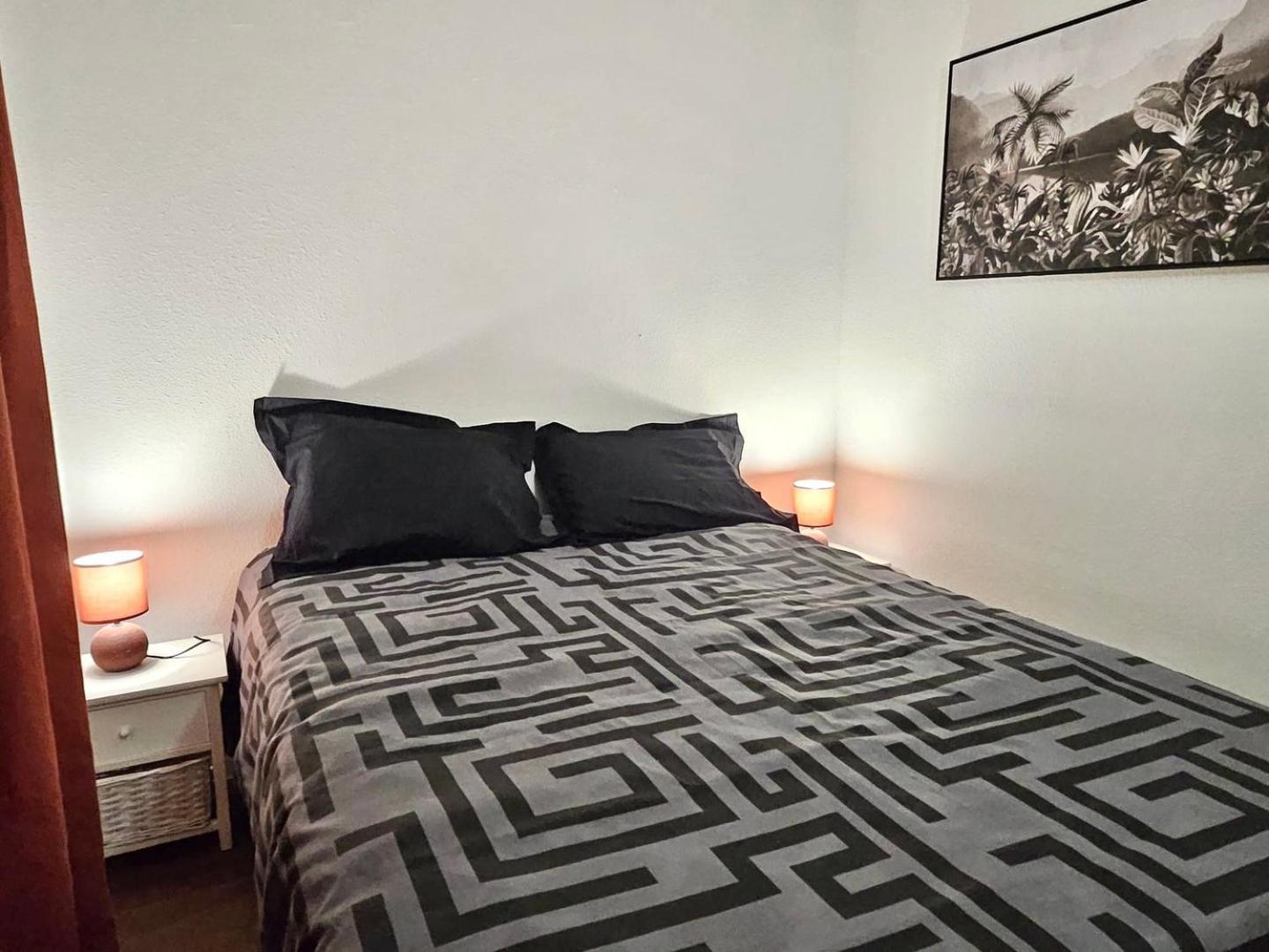 Apartment T2 Neuf - Centre - Parking Supp *